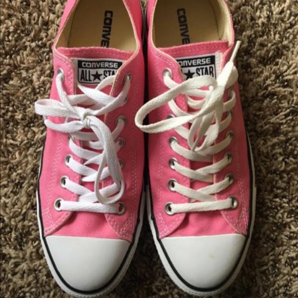 🔴(bundle and save) Pink low-top converse